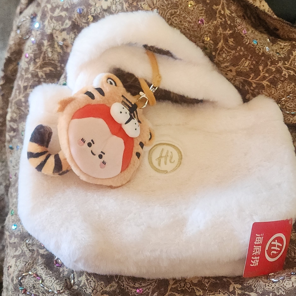 😎Haidilao Cream Plush Kids Handbag with Tiger Keychain